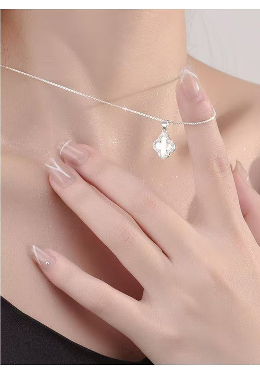925 silver four-leaf clover silver necklace  new hot style light luxury small life day gift exquisite